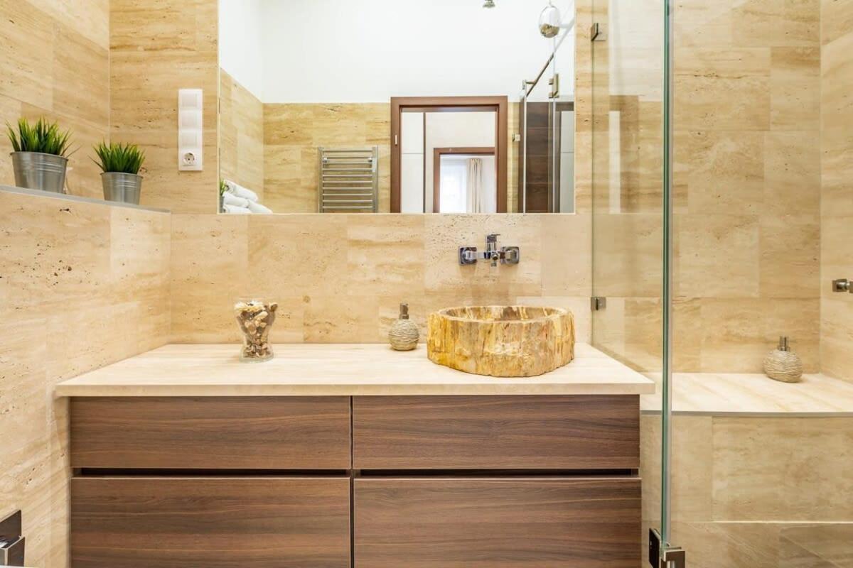 شقة Splendid Perfectly Located Flat With Sauna بودابست المظهر الخارجي الصورة