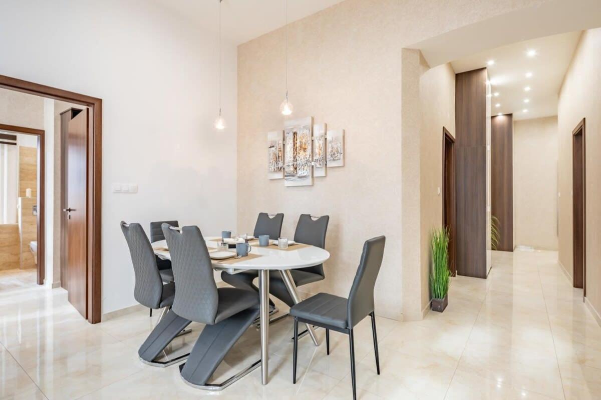 شقة Splendid Perfectly Located Flat With Sauna بودابست المظهر الخارجي الصورة